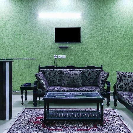 Treebo Trip Sswag 18 Expressway Hotel Ноида Екстериор снимка
