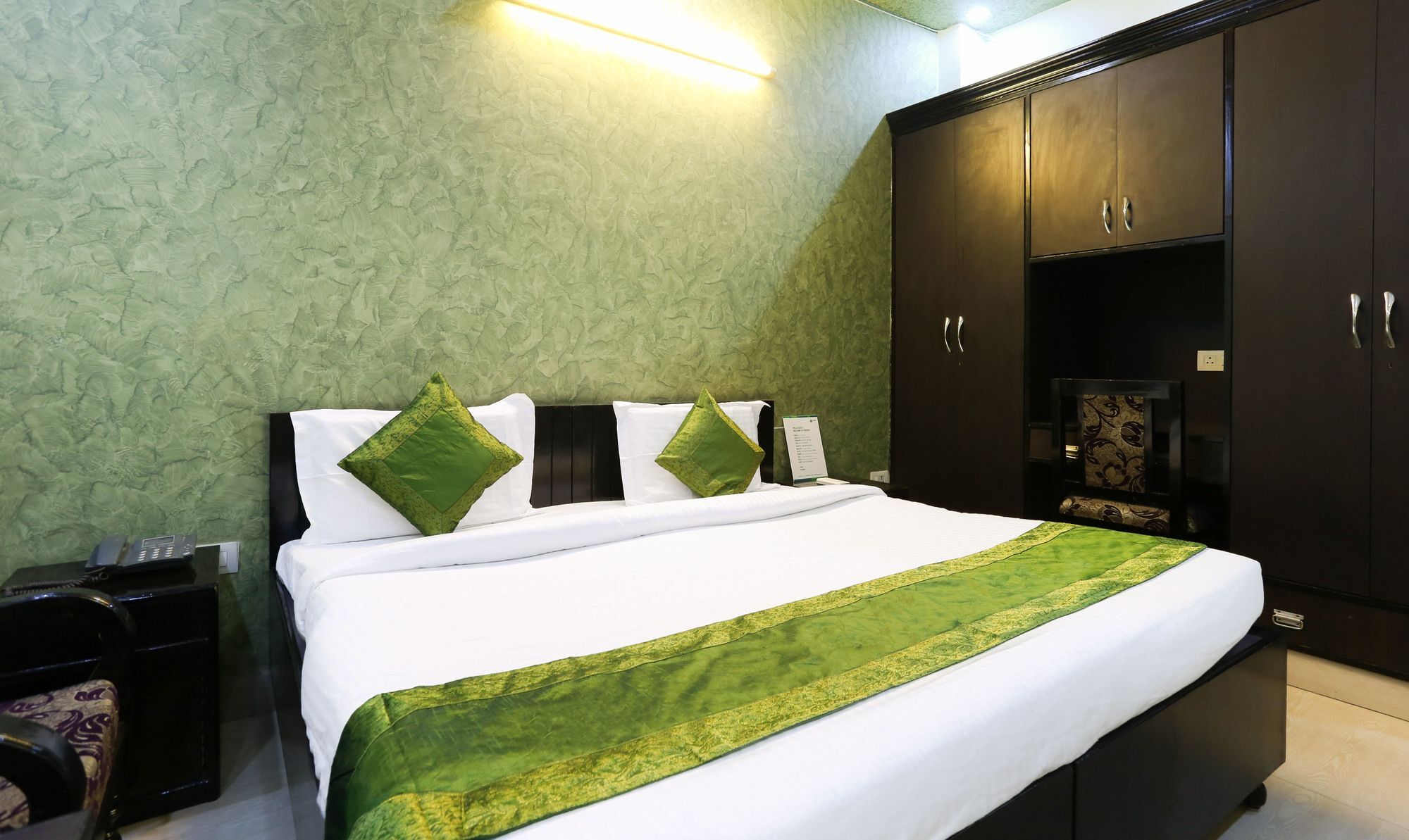 Treebo Trip Sswag 18 Expressway Hotel Ноида Екстериор снимка